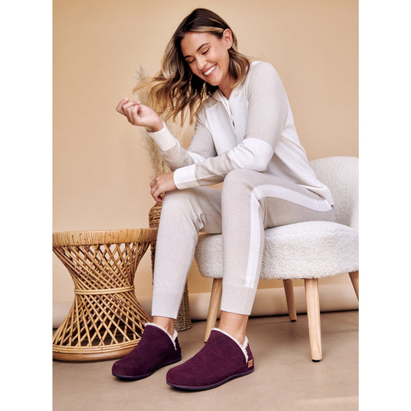 STRIVE GENEVA Slippers with Arch Support in Plum Suede
